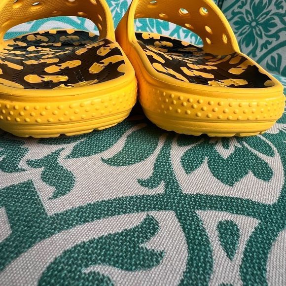 CROCS Wu Tang Clan Black & Yellow Slip On Slides Size 6 - Picture 5 of 7
